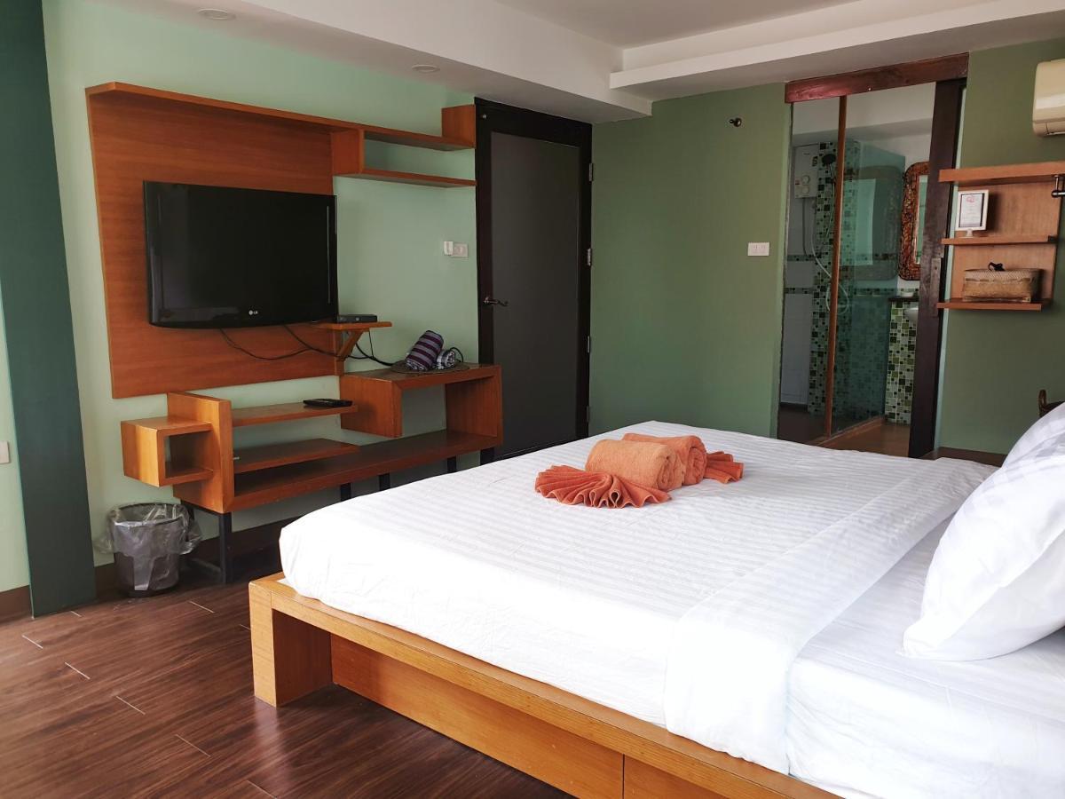 Island Cafe&Hostel Koh Lipe Bagian luar foto